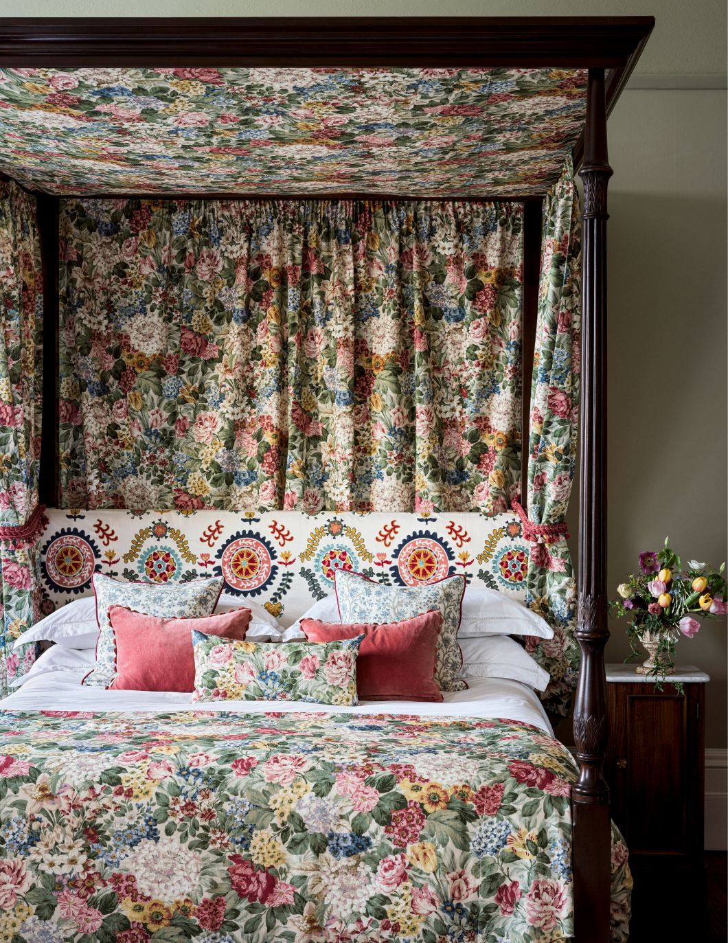 Tessuti Sanderson Annabel`s Suzani Embroidery